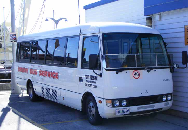 Bruny Bus Service Fuso Rosa FR5576